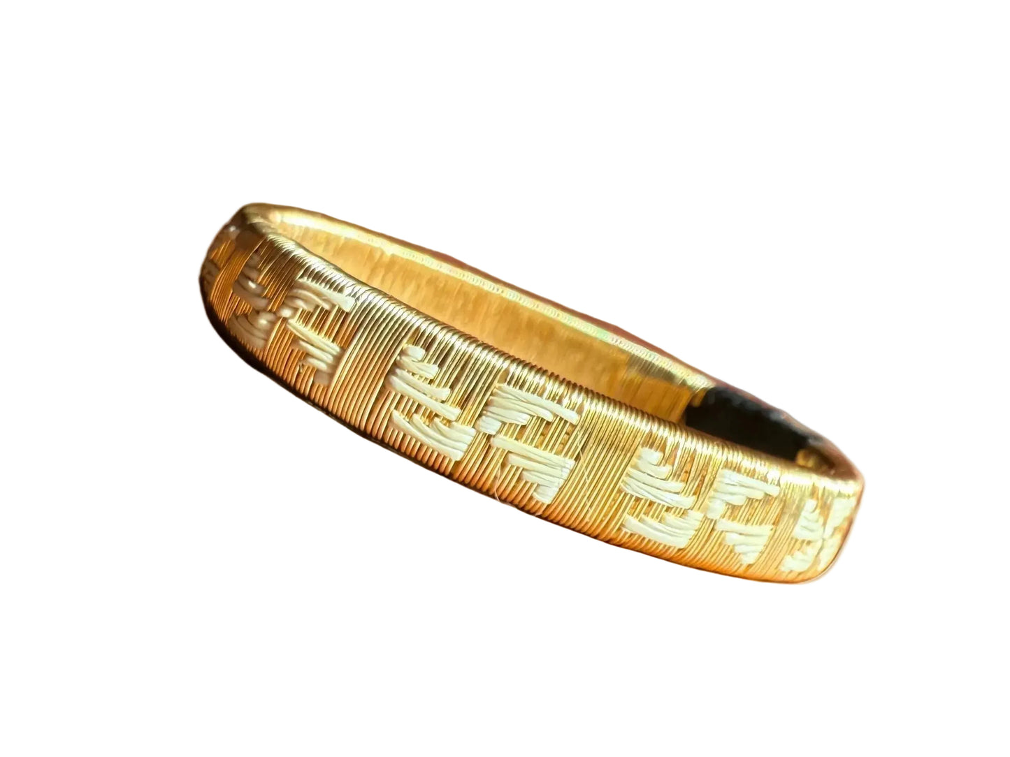 From a bath of gold handmade by indigenous people this bracelets is with a spiritual meaning, flor de Dios, flower of god 
